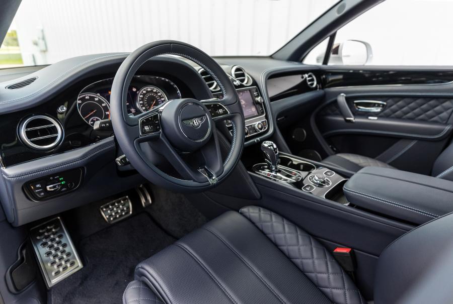Интерьер Bentley Bentayga V8 2018 года  (NA) (фото 2 из 22)